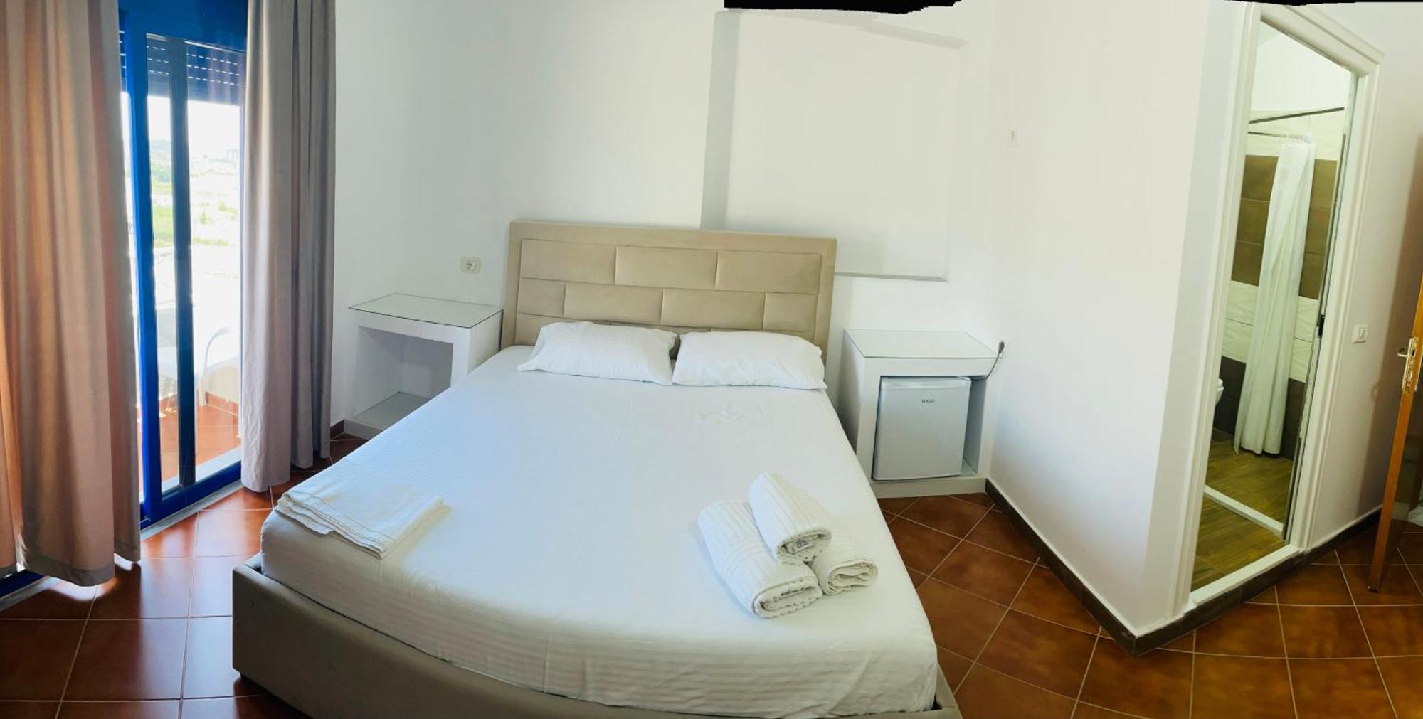 Blue Balcony Hotel Голем Экстерьер фото