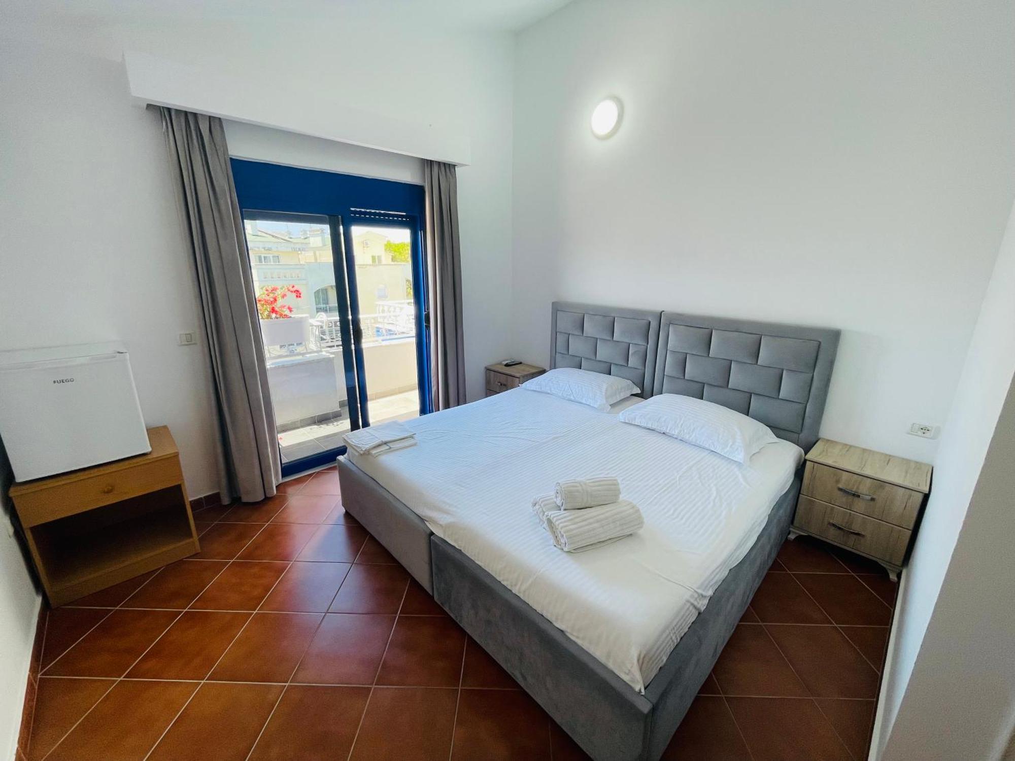 Blue Balcony Hotel Голем Экстерьер фото